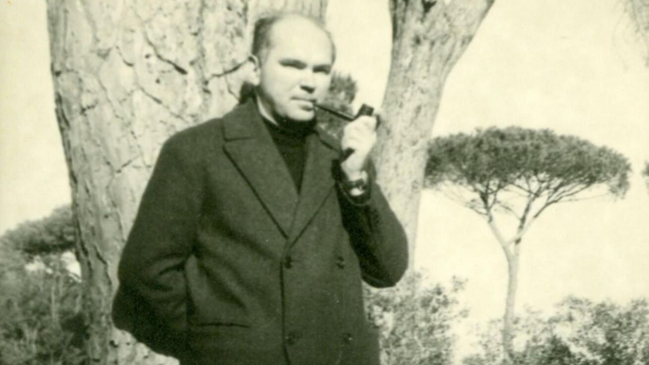 image:Image Teolog Vladimír Boublík při odpočinku s dýmkou v přírodě.