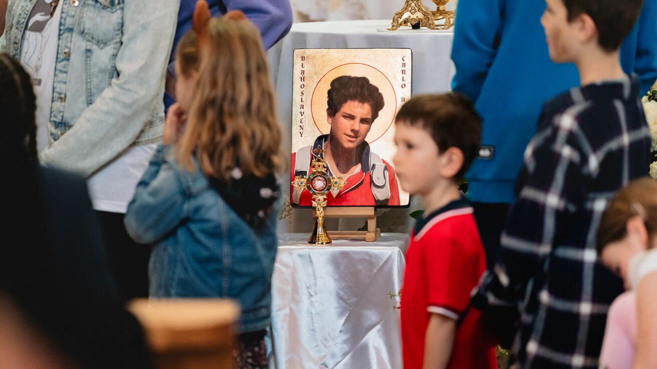 Blahoslaveného „Božího ajťáka“ objevují nejen mladí, ale často i jejich rodiče. image:Image Blahoslaveného „Božího ajťáka“ objevují nejen mladí, ale často i jejich rodiče.