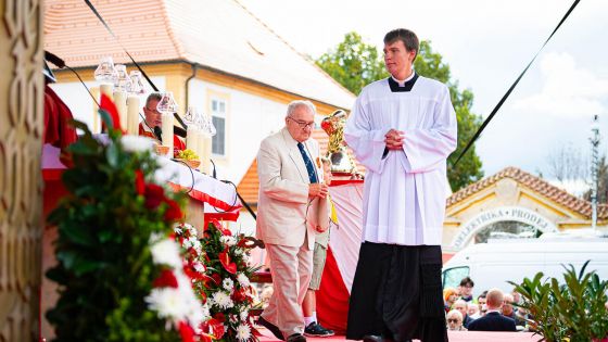 image:Image Jaroslav Šturma dostal ve Staré Boleslavi papežské vyznamenání.