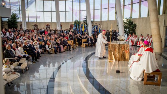 image:Image Arcibiskup Josef Nuzík zasvětil kostel Duchu Svatému