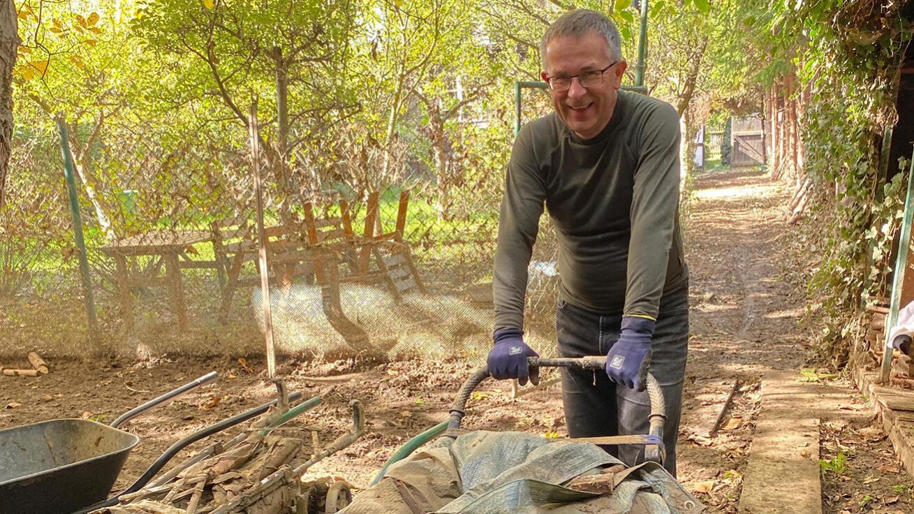 Místo původně naplánované Diecézní pouti ministrantů jeli chlapci a děvčata pomáhat lidem do míst po záplavách. Přidal se k nim i biskup Martin David. image:Image Místo původně naplánované Diecézní pouti ministrantů jeli chlapci a děvčata pomáhat lidem do míst po záplavách. Přidal se k nim i biskup Martin David.