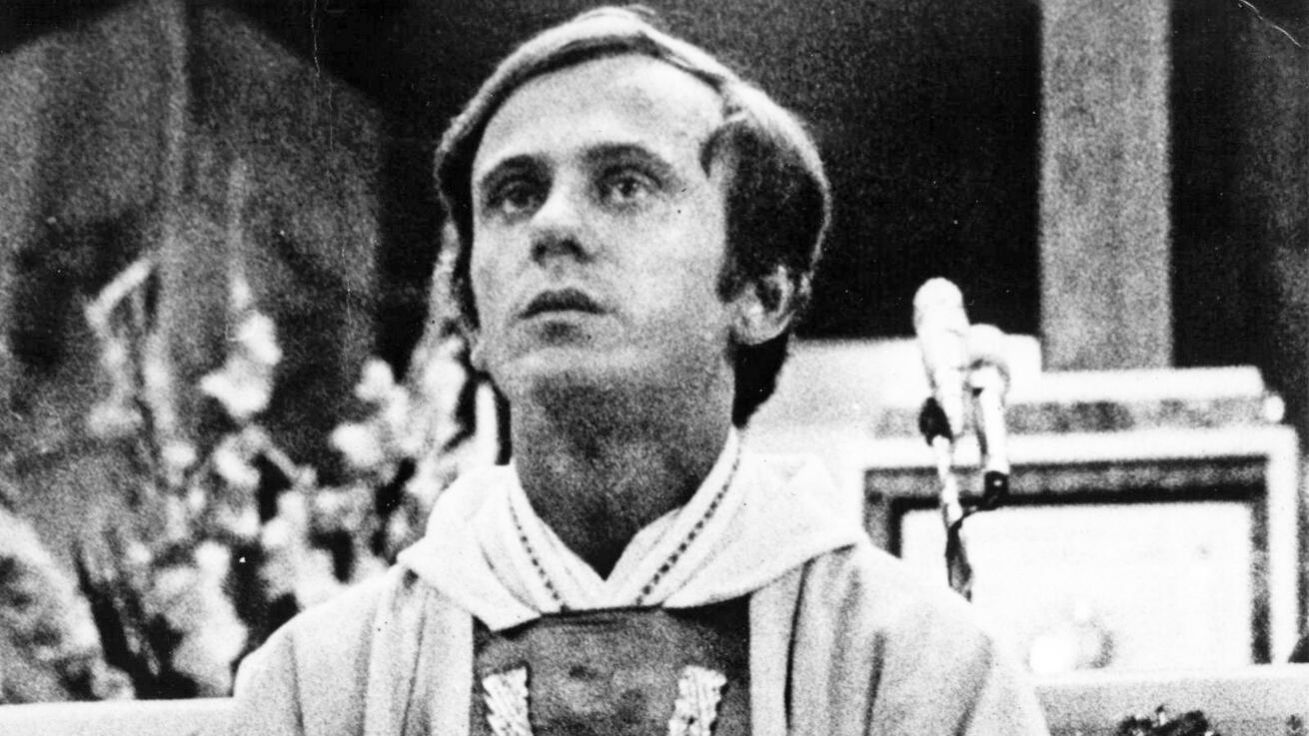 „Bůh mě posílá hlásat evangelium a léčit rány zraněných srdcí,“ stálo na Popiełuszkově primičním obrázku. image:Image „Bůh mě posílá hlásat evangelium a léčit rány zraněných srdcí,“ stálo na Popiełuszkově primičním obrázku.