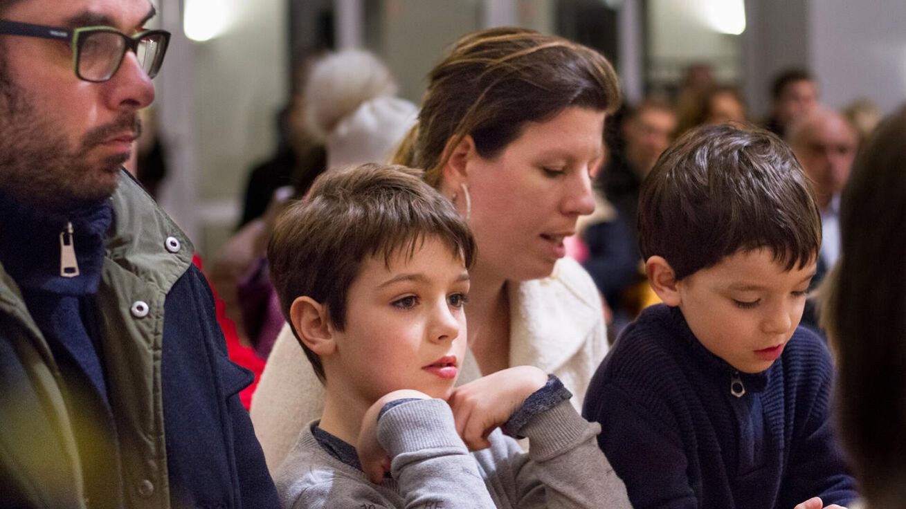 image:Image Není vždy samozřejmé, aby do kostela chodili oba rodiče.