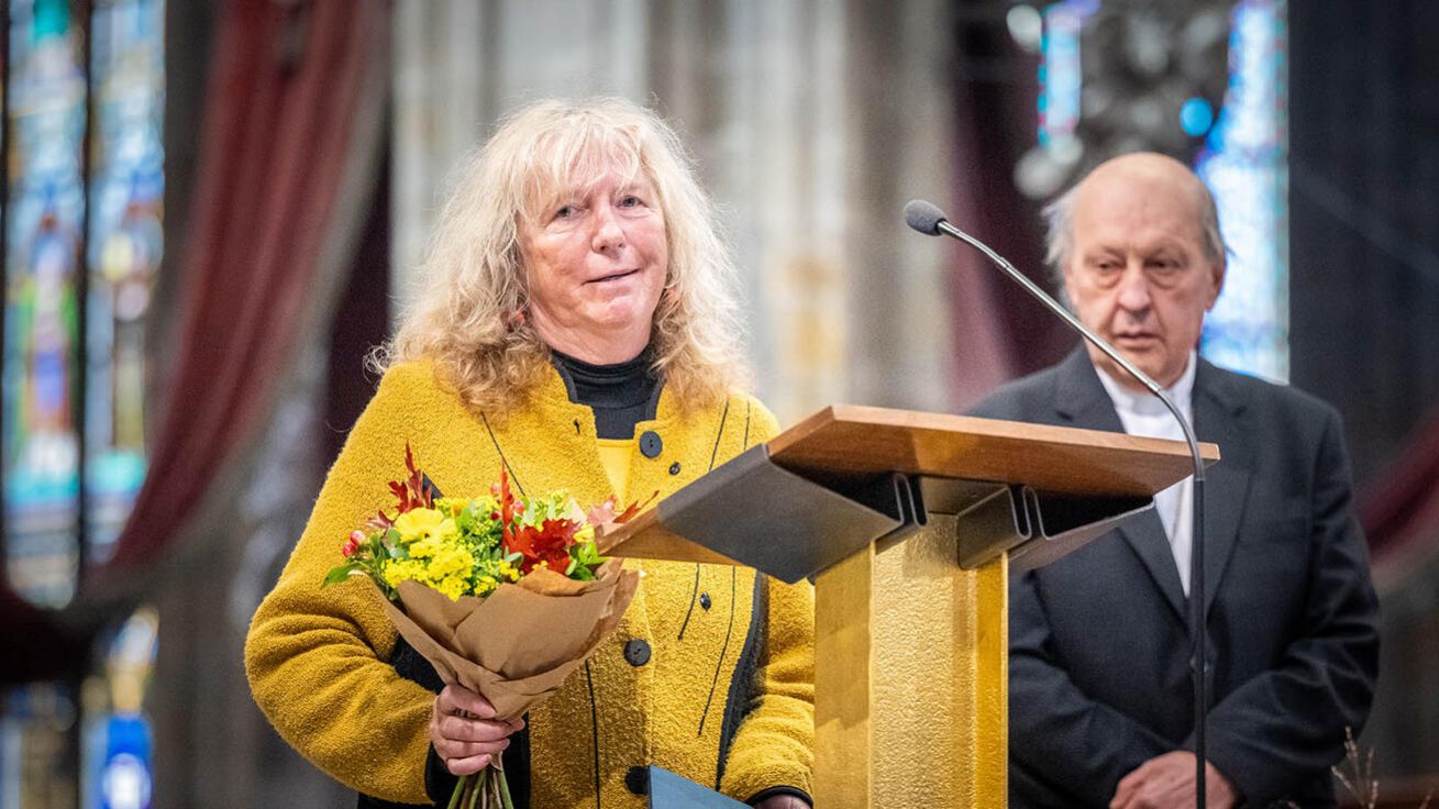 image:Image Z plzeňské diecéze byla oceněna Alena Drlíková, ředitelka Oblastní charity Rokycany. Během svého působení otevřela nové služby pro handicapované klienty, Denní stacionář a Sociálně terapeutické dílny Pohodička.