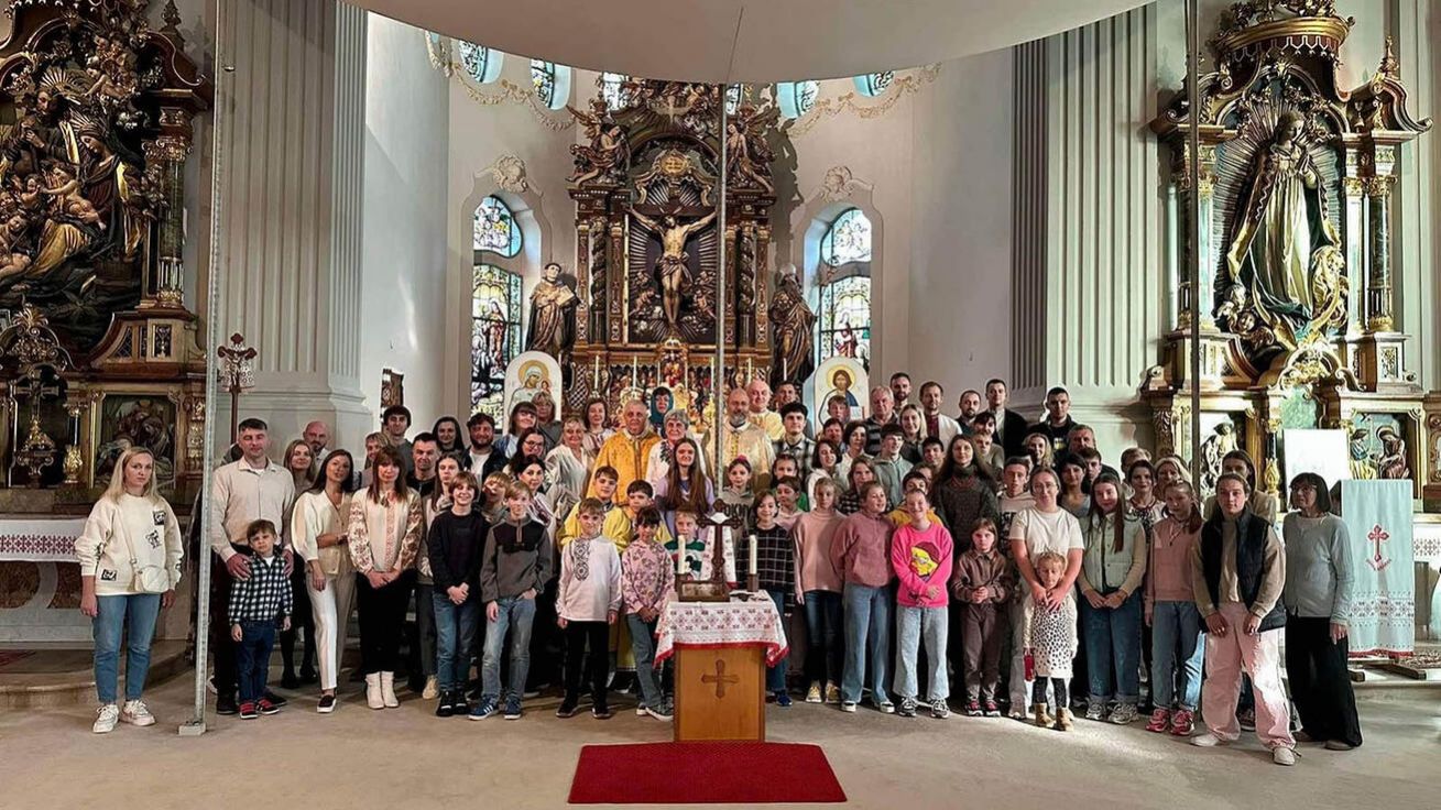 image:Image Spolupráce Rakušanů s Ukrajinci má dlouhou tradici, například v Innsbrucku minulý týden oslavila zdejší ukrajinská obec již 125. výročí. U jejího zrodu stáli studenti, kteří sem z Ukrajiny přijížděli studovat bohosloví. Od začátku ruské agrese tu mezi svými krajany našlo útočiště dalších 3 500 lidí.