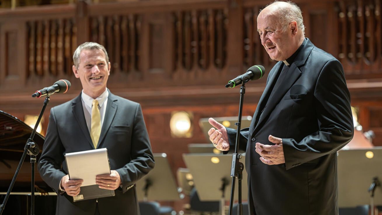 image:Image Arcibiskup Jan Graubner poděkoval pracovníkům Charity za jejich službu.