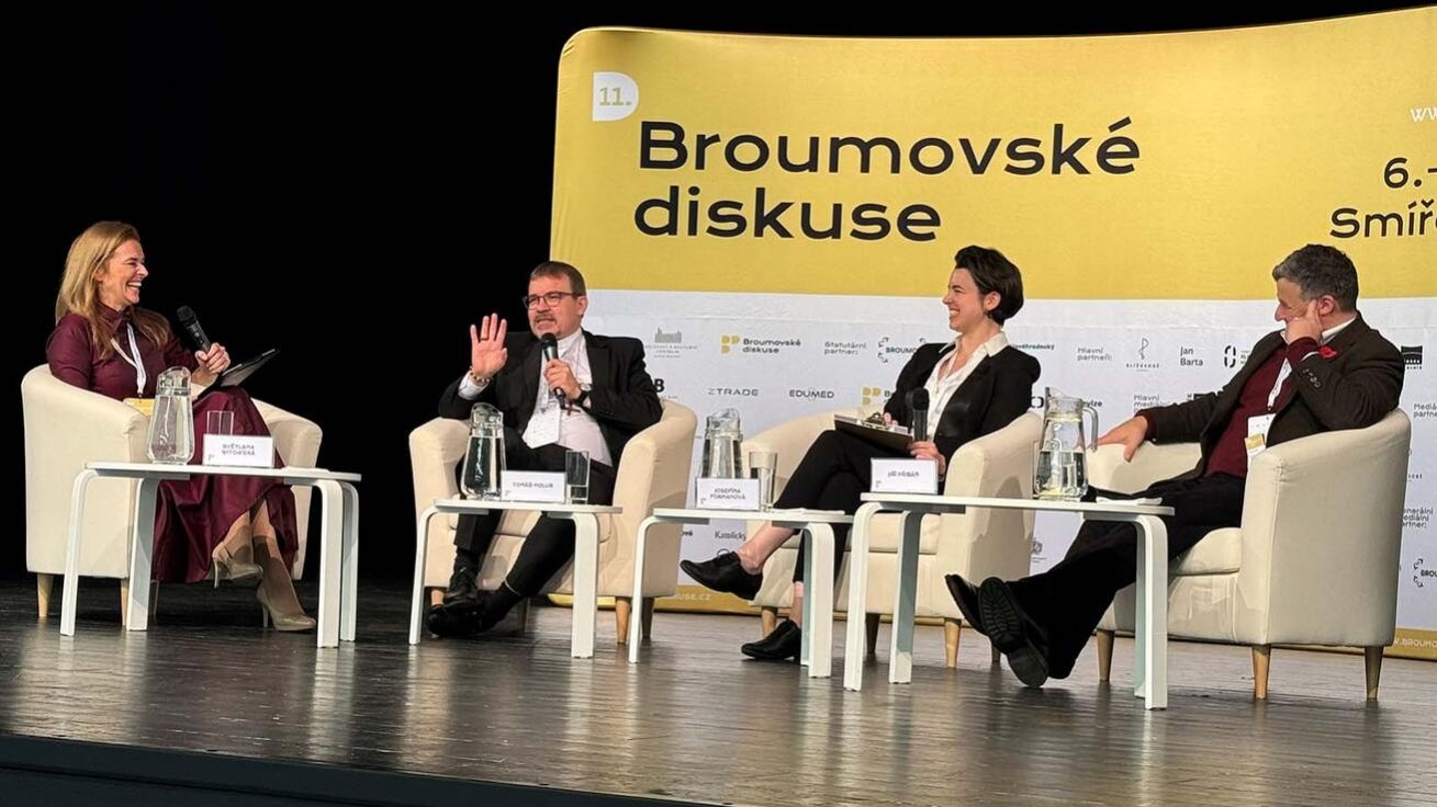 image:Image Ač nelehké téma, nálada byla mezi diskutujícími uvolněná a nechyběly ani vtipné glosy.
