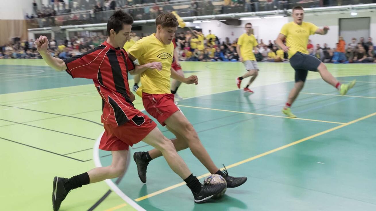 image:Image Vítězný tým starých pardálů z Telnice porazil při exhibici kněžský tým (v červeném).