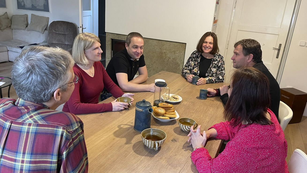 image:Image Doprovázející páry Up2Me: zleva Karel Diblík, Anežka Pavlišová, Pavel Pavliš, Markéta Jiroutová, Milan Jirout a Františka Diblíková.