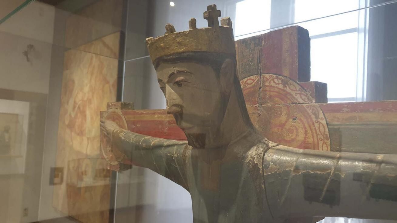 image:Image Kristus Král na trůnu kříže (Muzeum umění v Gironě, Španělsko; původně z benediktinského kláštera Sant Miquel de Cruilles).