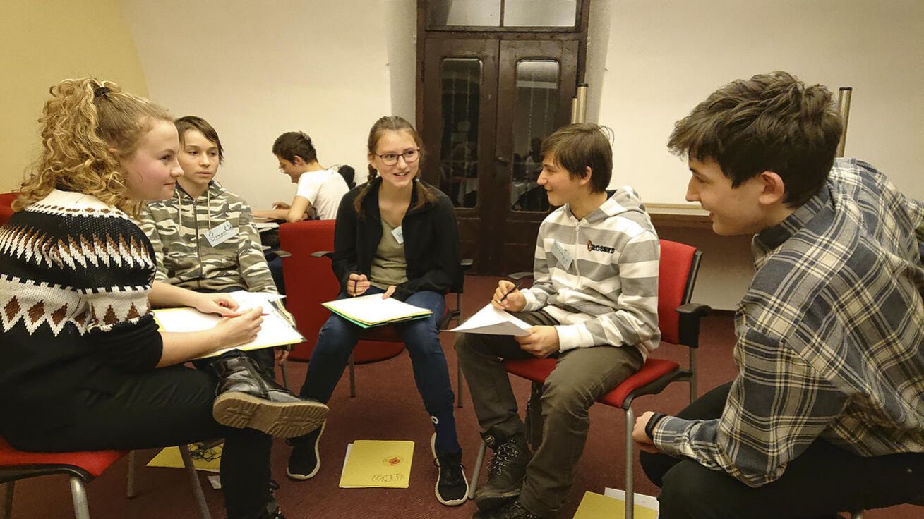 image:Image „V průběhu kurzu pozorujeme, že se děti proměňují: naučí se vyjadřovat svůj názor a stát si za ním, naslouchají si a jsou spokojené,“ říká Františka Diblíková, tutorka.