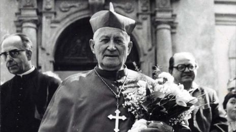 image:Image Provedl církev přes údolí stínů