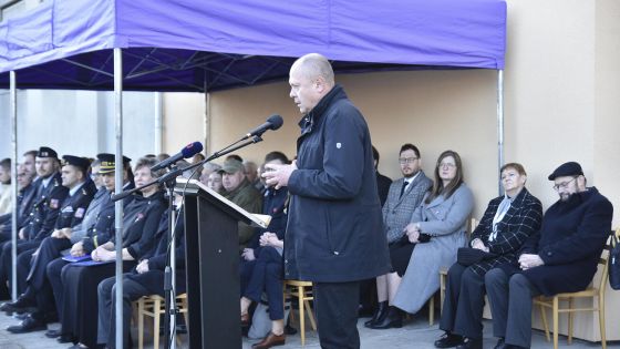 image:Image Pražský pomocný biskup Zdenek Wasserbauer se v pražské pankrácké věznici modlil za umučené politické vězně.