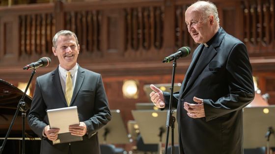 image:Image Arcibiskup Jan Graubner poděkoval pracovníkům Charity za jejich službu.