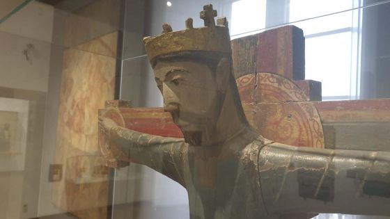 image:Image Kristus Král na trůnu kříže (Muzeum umění v Gironě, Španělsko; původně z benediktinského kláštera Sant Miquel de Cruilles).
