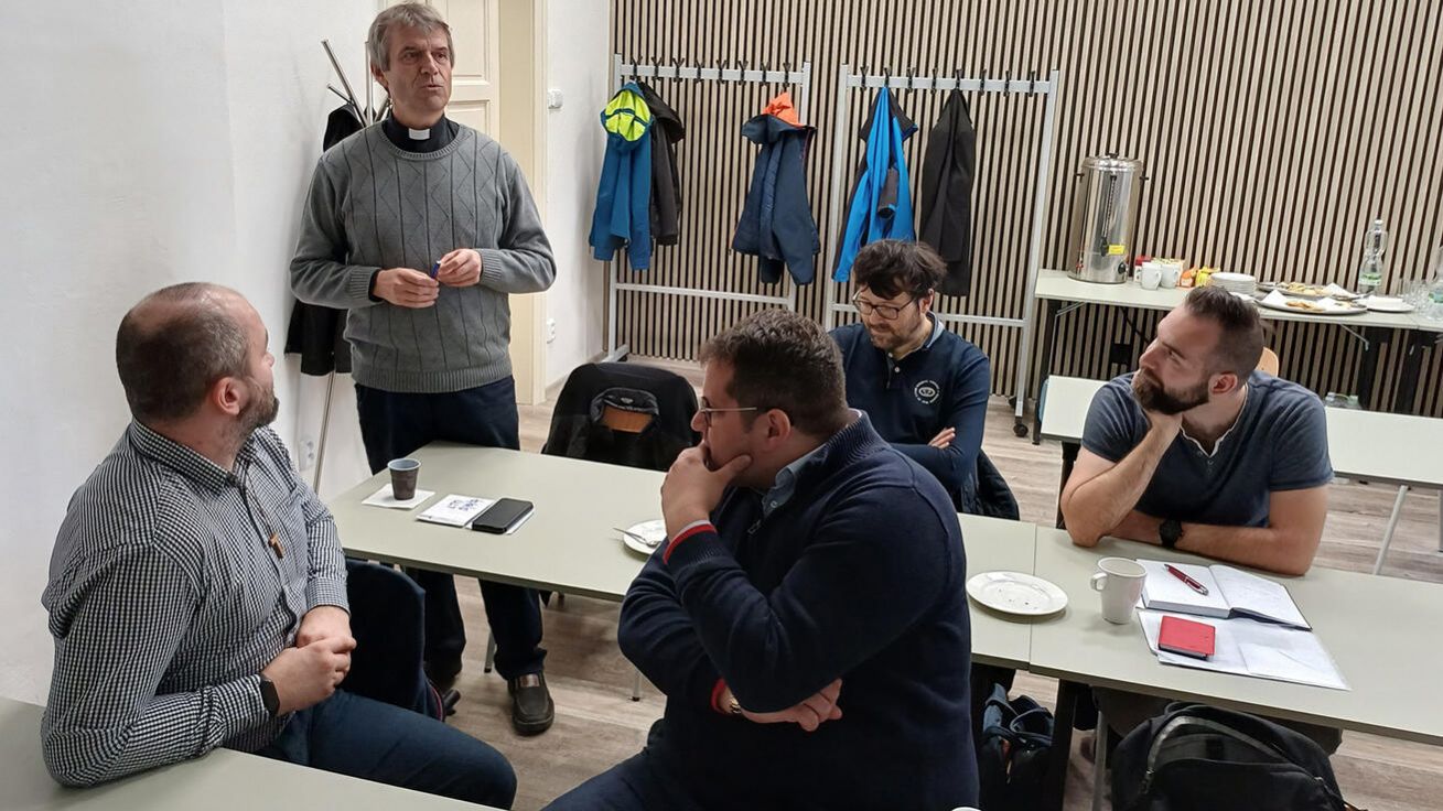 image:Image Mezi prvními přednášejícími při formaci trvalých jáhnů byl P. Jiří Kaňa z Velkého Meziříčí.