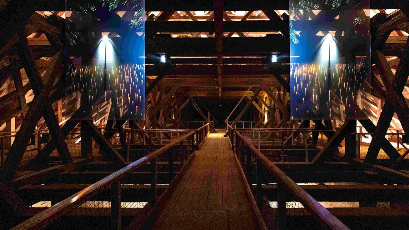 image:Image V kostele sv. Jakuba instalovalo studio Visualove multimediální expozici s vánoční tematikou.