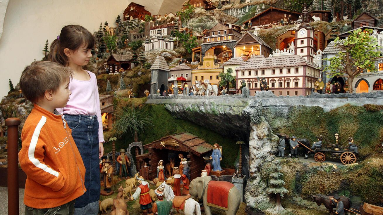 image:Image Sušický betlém lze v místním muzeu navštívit od úterý do neděle. Spouštění pohyblivých částí je k vidění vždy v celou hodinu.