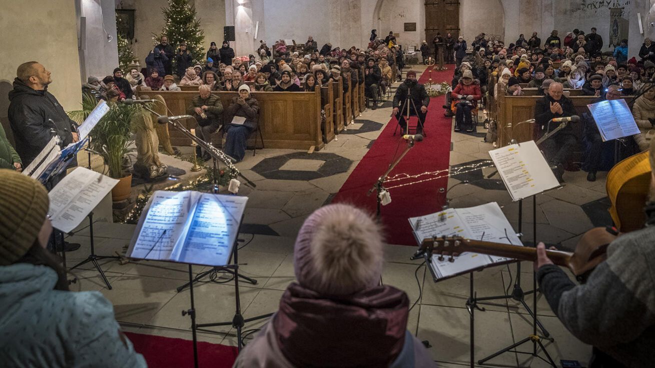 image:Image Zpívání v kostele sv. Anny.