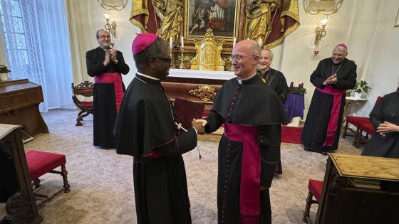 image:Image Jmenování biskupem oznámil P. Prokopu Brožovi v pondělí v poledne nuncius Jude Thaddeus Okolo.