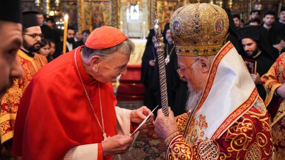 image:Image Kardinál Kurt Koch, prefekt Úřadu pro podporu jednoty křesťanů, se v Istanbulu 30. listopadu účastnil mše, kterou slavil patriarcha Konstantinopole Bartoloměj I. ke cti sv. Ondřeje (ten je považován za zakladatele ortodoxní církve), a předal mu papežův dopis.