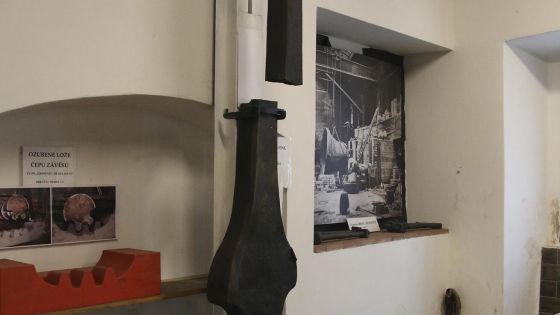 image:Image V muzeu najdete i prasklé srdce zvonu Zikmund z pražské katedrály.