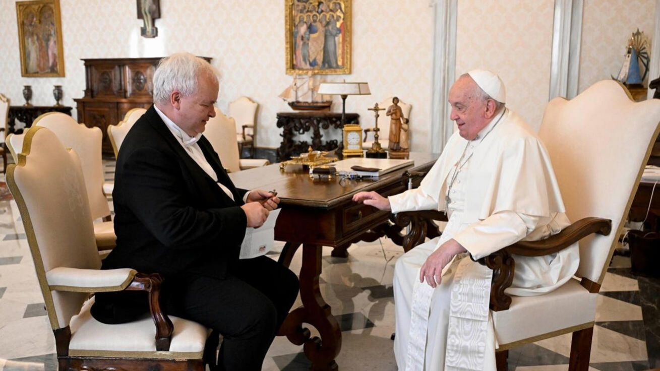 image:Image Nový český velvyslanec u Svatého stolce Pavel Svoboda předal papeži Františkovi 16. prosince své pověřovací listiny.