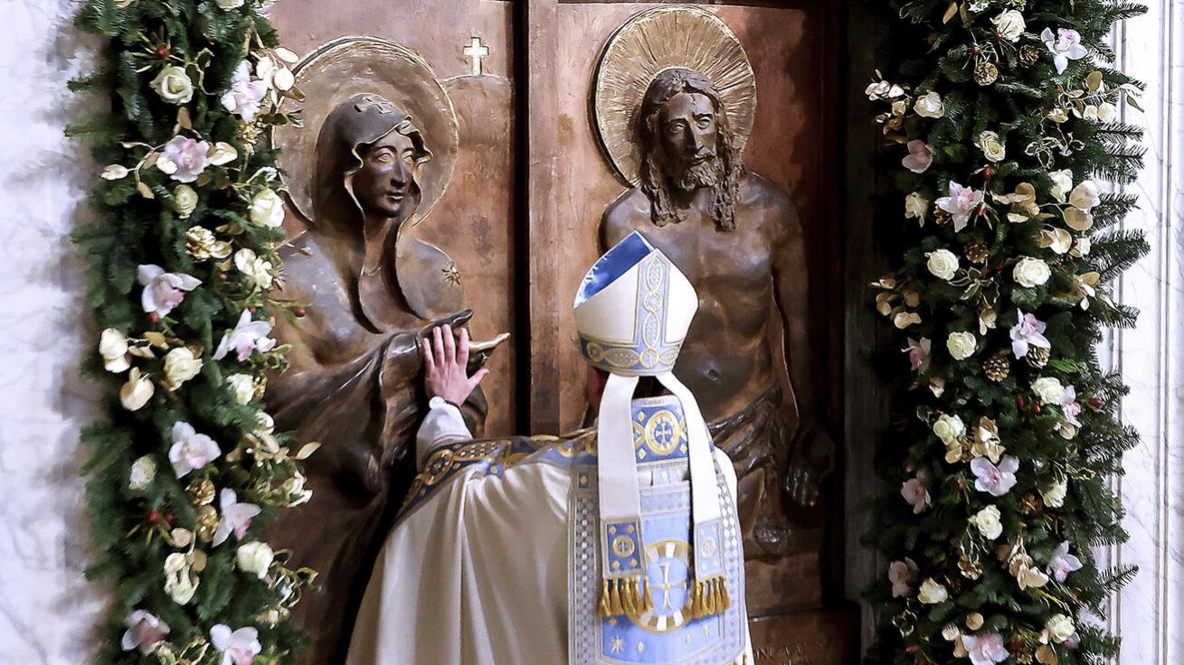 image:Image Prvního ledna se otevřela další ze Svatých bran v Římě. V bazilice Santa Maria Maggiore ji tentokrát otevřel kardinál Rolandas Makrickas.