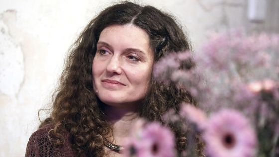 image:Image „Celý dospělý život jsem si kladla otázku, jestli jsem si tu lásku k Srdovu jen dodatečně nevsugerovala,“ říká spisovatelka Veronika Bendová.