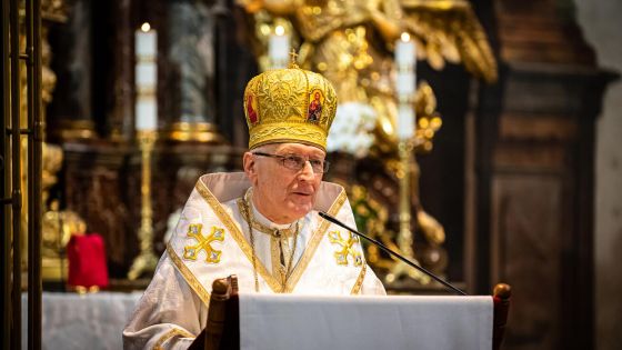 image:Image Vnesl do církve potřebný klid