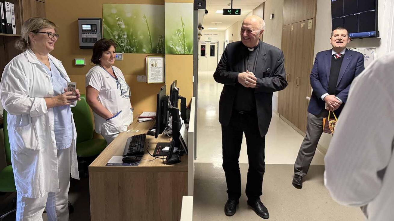 Pražský arcibiskup Jan Graubner navštívil porodnici U Apolináře, kde se setkal s nemocničním personálem i maminkami. image:Image Pražský arcibiskup Jan Graubner navštívil porodnici U Apolináře, kde se setkal s nemocničním personálem i maminkami.