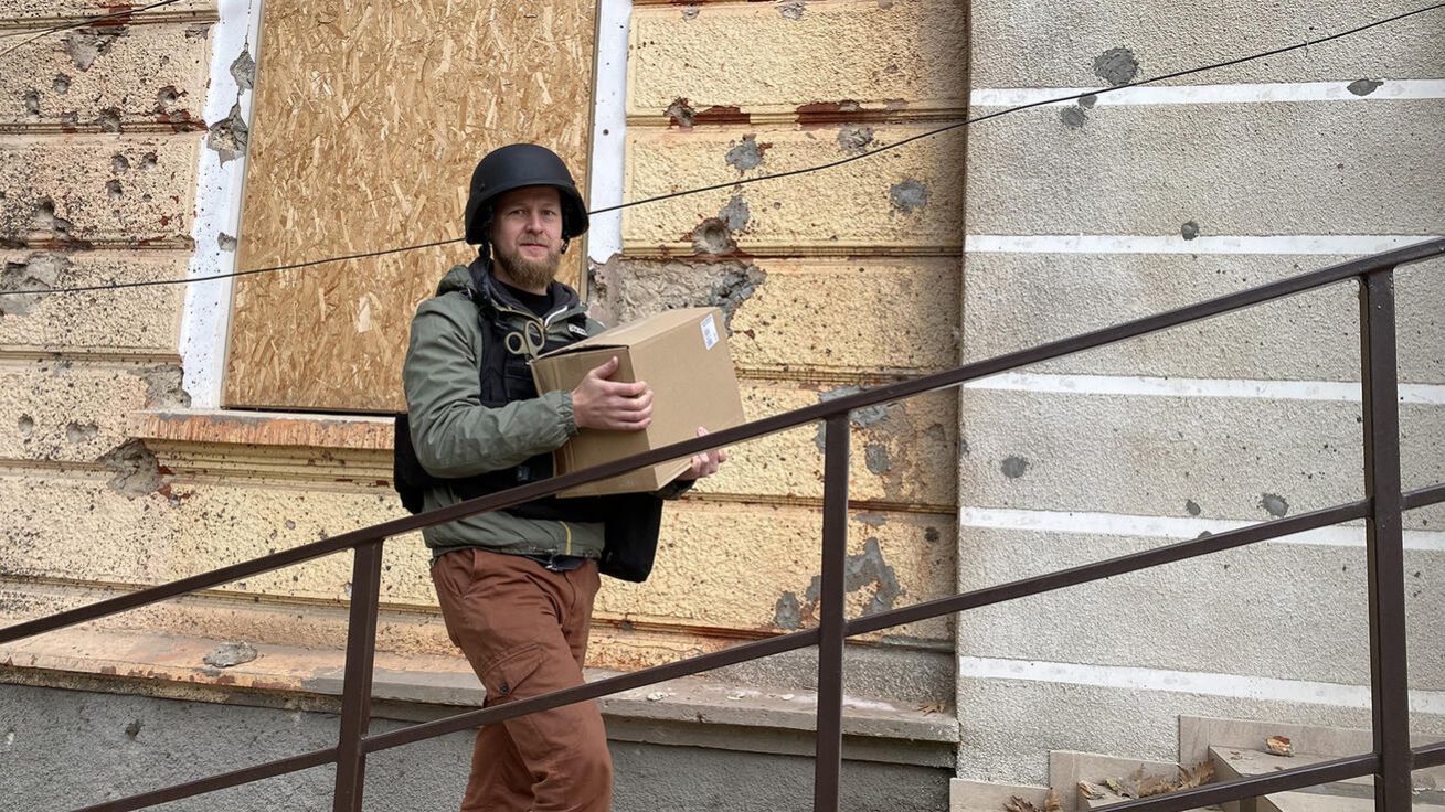 image:Image „Ukrajina nechce žít v ruské nesvobodě a ani já nechci, aby to tak dopadlo – a tak se snažím pomoct,“ říká Jan Martinovský, který zde pomáhá jako dobrovolník.