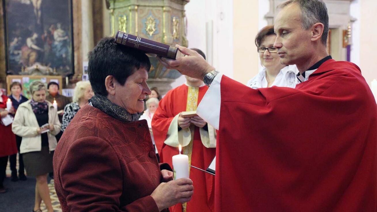 image:Image P. Petr Karas s týmem při závěrečném vyslání účastníků semináře v Uherském Brodě.