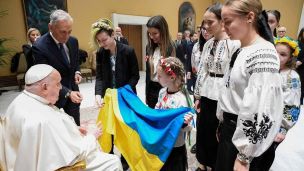 Foto: Ukrajinští sirotci se setkali s papežem Františkem image:Image Foto: Ukrajinští sirotci se setkali s papežem Františkem