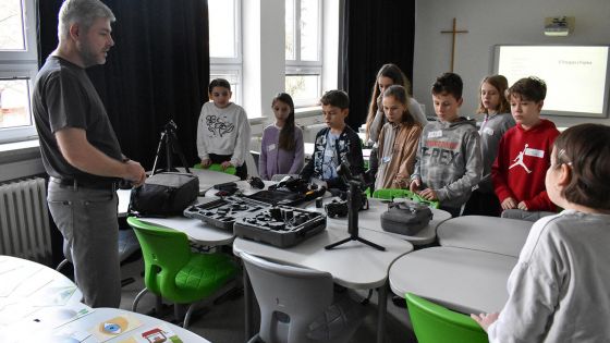 image:Image Na dni otevřených dveří, tzv. Dnu na BiGy, si budoucí studenti mohli prohlédnout prostory a pedagogové jim přiblížili studium na této škole.
