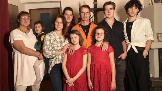 image:Image Přijaté děti vyžadují více péče. Přinášejí ale mnoho radosti.