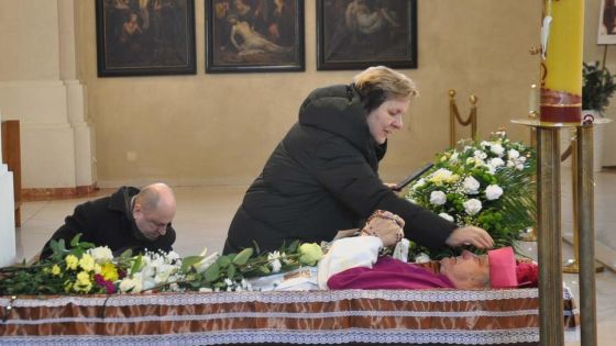 image:Image Rozloučení s Mons. Václavem Habartem. Mezi přítomnými byla Marie Andrejčenková, pro kterou byl duchovním otcem.
