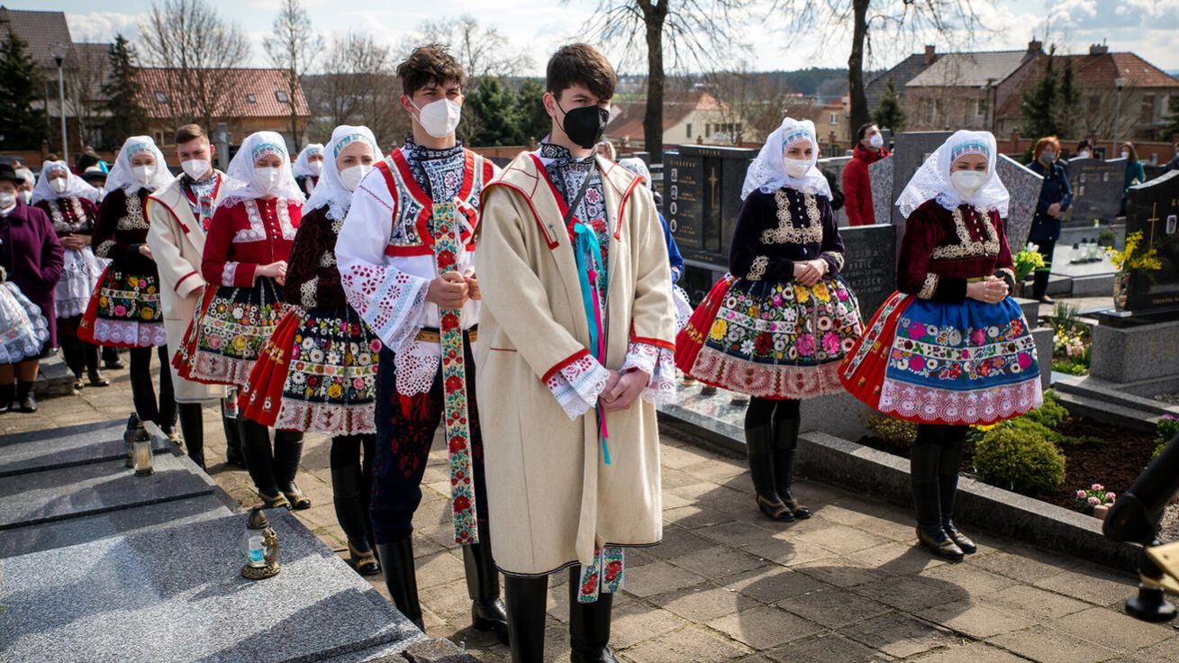 image:Image Roušky, rozestupy, dezinfekce.