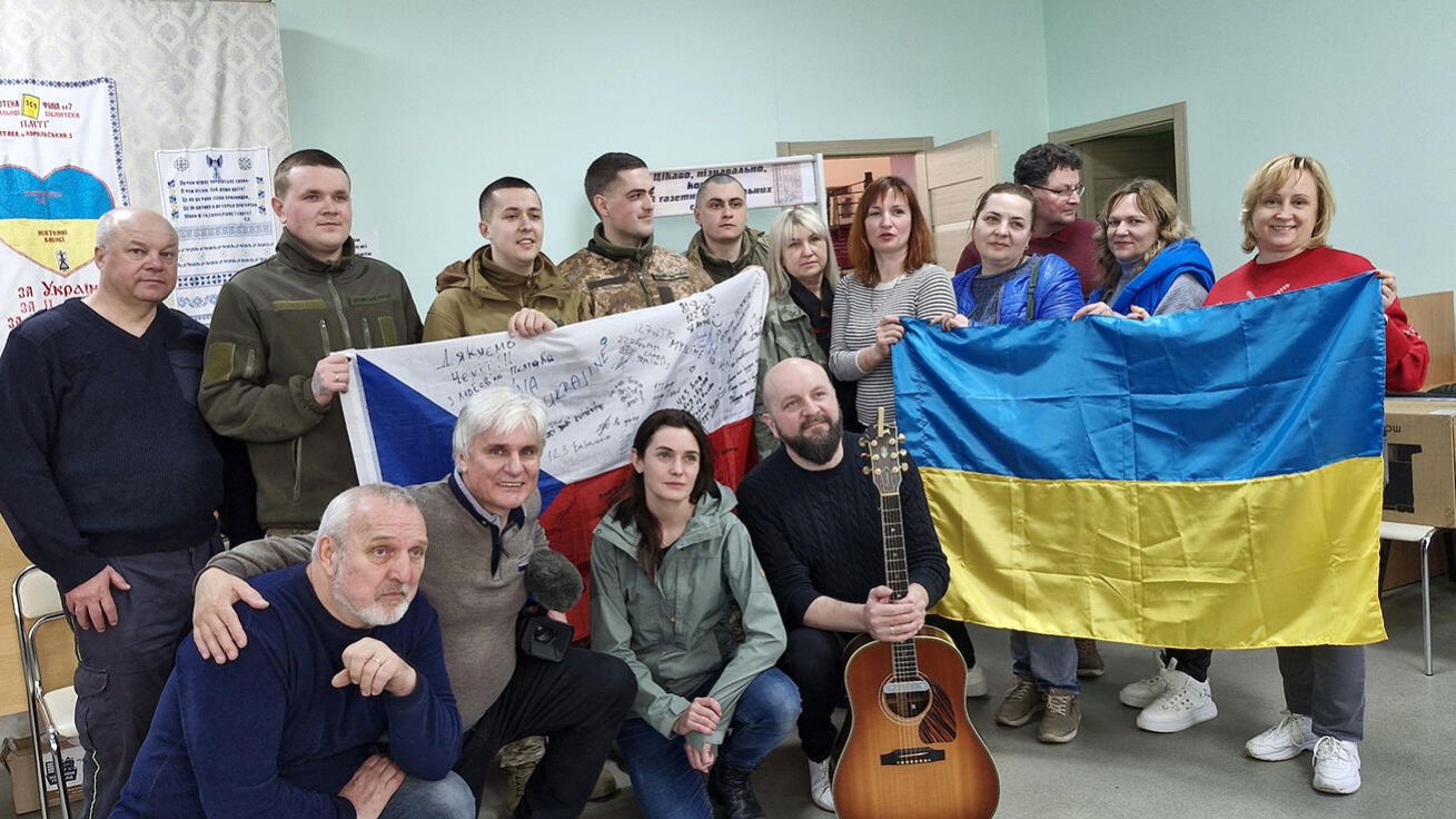 image:Image P. Leoš Ryška, Sarah Haváčová a Pavel Helan se setkali s Ukrajinci a Ukrajinkami, kteří bojují za svobodu své země.