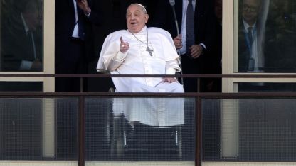 image:Image Foto: Papež pozdravil veřící