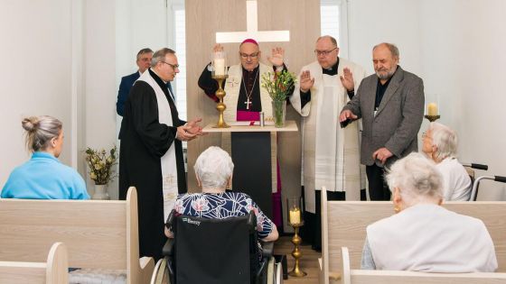 image:Image Ekumenická slavnost požehnání nové kaple v mosteckých domovech Harmonie.