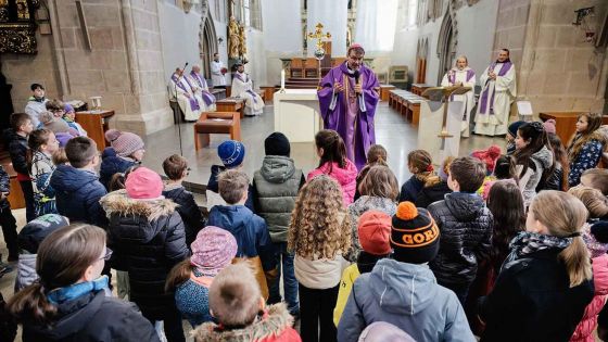 image:Image Na 70 prvokomunikantů prožilo interaktivní den s biskupem Tomášem Holubem, na jehož programu se podílelo Diecézní katechetické centrum.