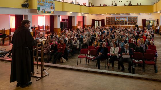 image:Image Při Dni klatovského vikariátu hovořil P. Vojtěch Kodet na téma letošního diecézního motta: Já jsem ta cesta. Hudebně setkání doprovodila schola Plamínky.