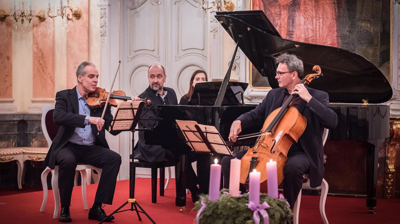 image:Image S díly klasických skladatelů vystoupilo v Arcibiskupském paláci Trio Martinů.