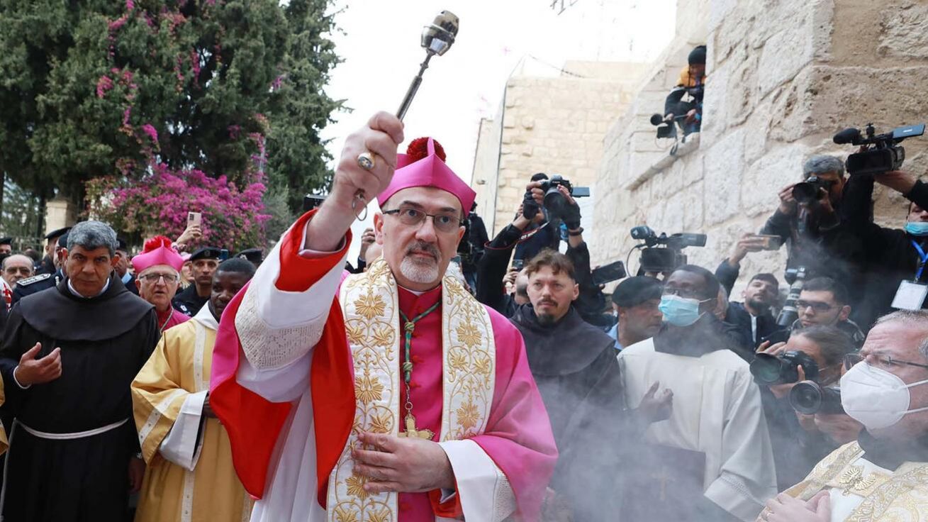 „Hleďte kupředu, hleďte k horizontu! Za ním vždy leží příslib, a když je zárukou tohoto příslibu Boží slovo, můžeme si být jisti, že nikdy nezklame,“ povzbudil na žádost kustoda Svaté země P. Francesca Pattona zdejší mladé lidi ve zvláštním vánočním poselství papež František. image:Image „Hleďte kupředu, hleďte k horizontu! Za ním vždy leží příslib, a když je zárukou tohoto příslibu Boží slovo, můžeme si být jisti, že nikdy nezklame,“ povzbudil na žádost kustoda Svaté země P. Francesca Pattona zdejší mladé lidi ve zvláštním vánočním poselství papež František.