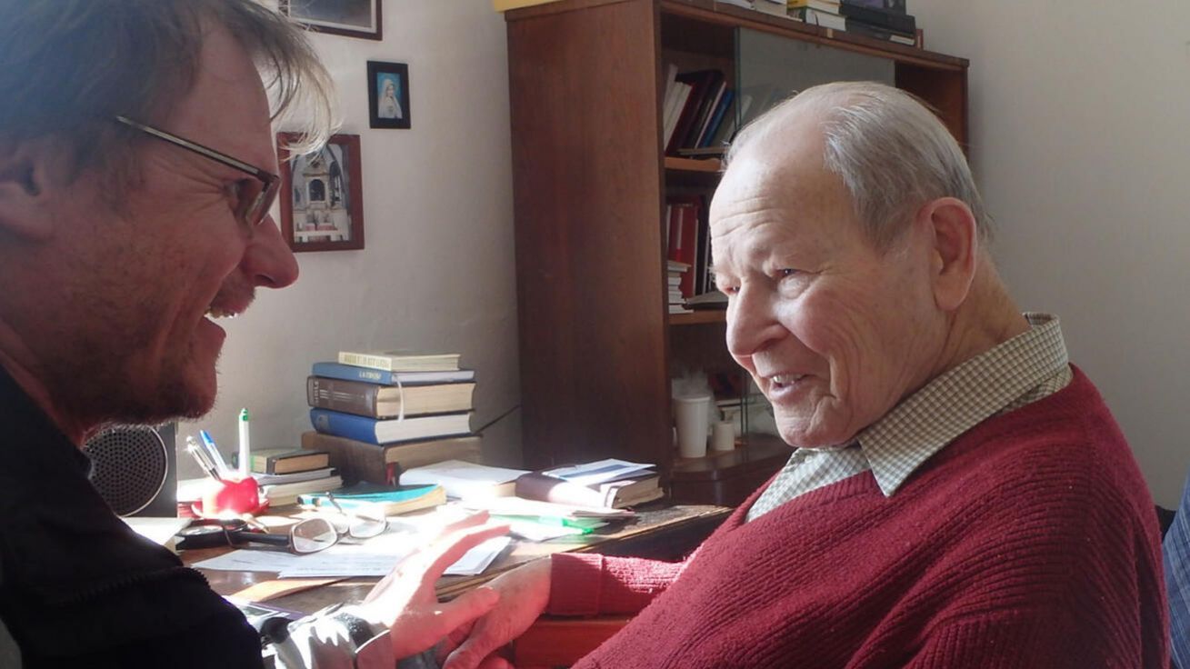 Autor s jedním z hrdinů knihy P. Josefem Xaverem Kobzou v Kněžském domově v Českých Budějovicích v roce 2016. image:Image Autor s jedním z hrdinů knihy P. Josefem Xaverem Kobzou v Kněžském domově v Českých Budějovicích v roce 2016.