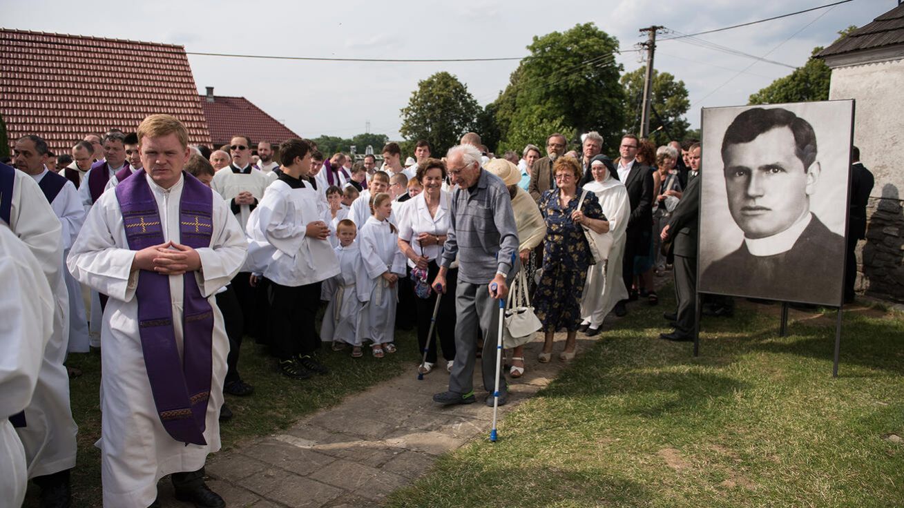 image:Image V rámci beatifikačního procesu P. Josefa Toufara byly v roce 2015 jeho ostatky uloženy do hrobky v číhošťském kostele.