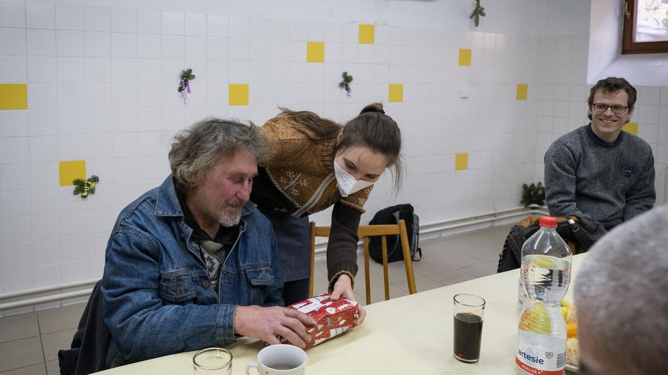 image:Image Olomoucká pobočka komunity Sant’Egidio uspořádala o Vánocích sváteční oběd pro potřebné.