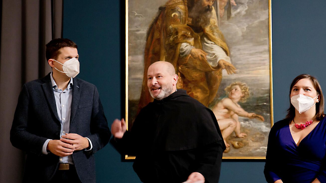 image:Image Při vernisáži obraz představili provinciál augustiniánů P. Juan Provecho (uprostřed), ředitelka Muzea starobrněnského opatství Miriam Kolářová a náměstek primátorky Brna Petr Hladík.