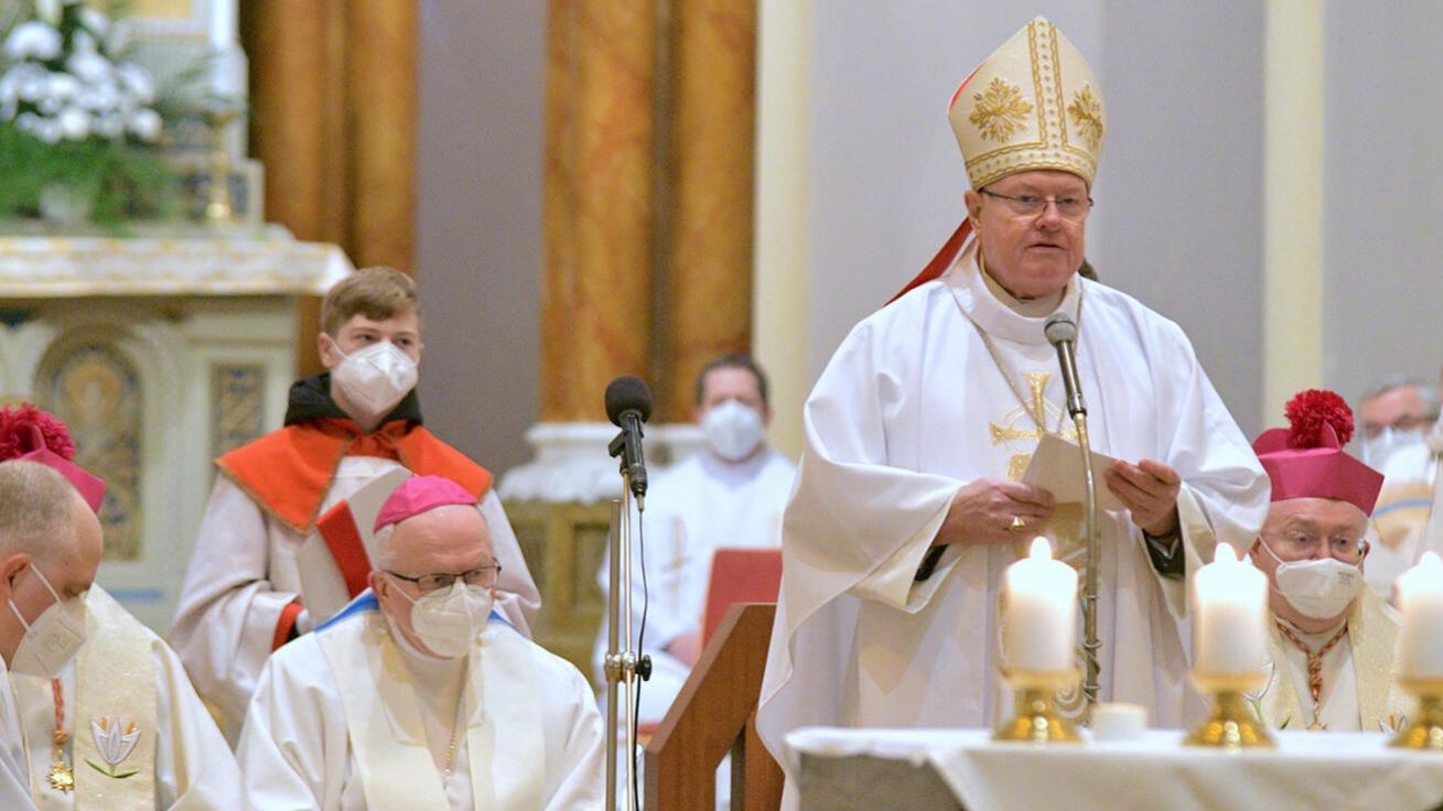 image:Image Nuncius přednesl homilii česky, připojil německý pozdrav.
